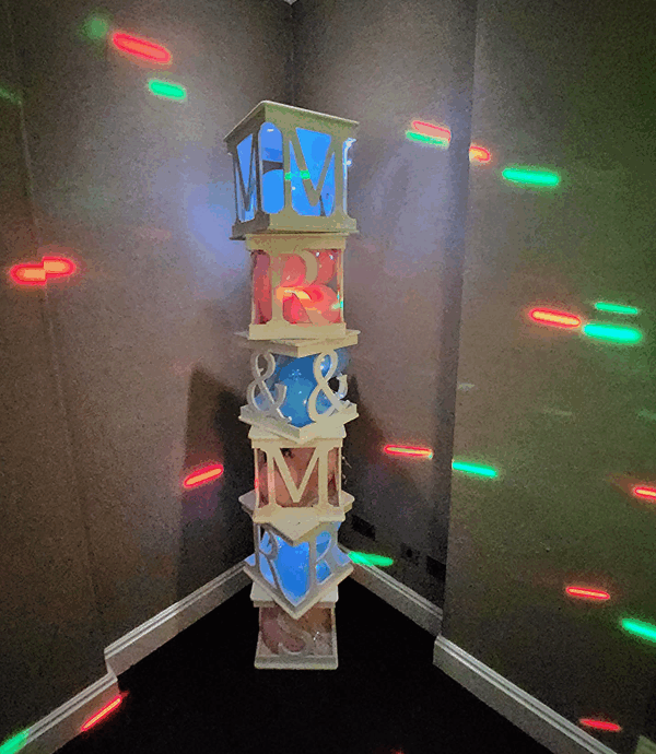 wooden cubes with balloons, mr & mr, mrs & mrs, mr & mrs decorations